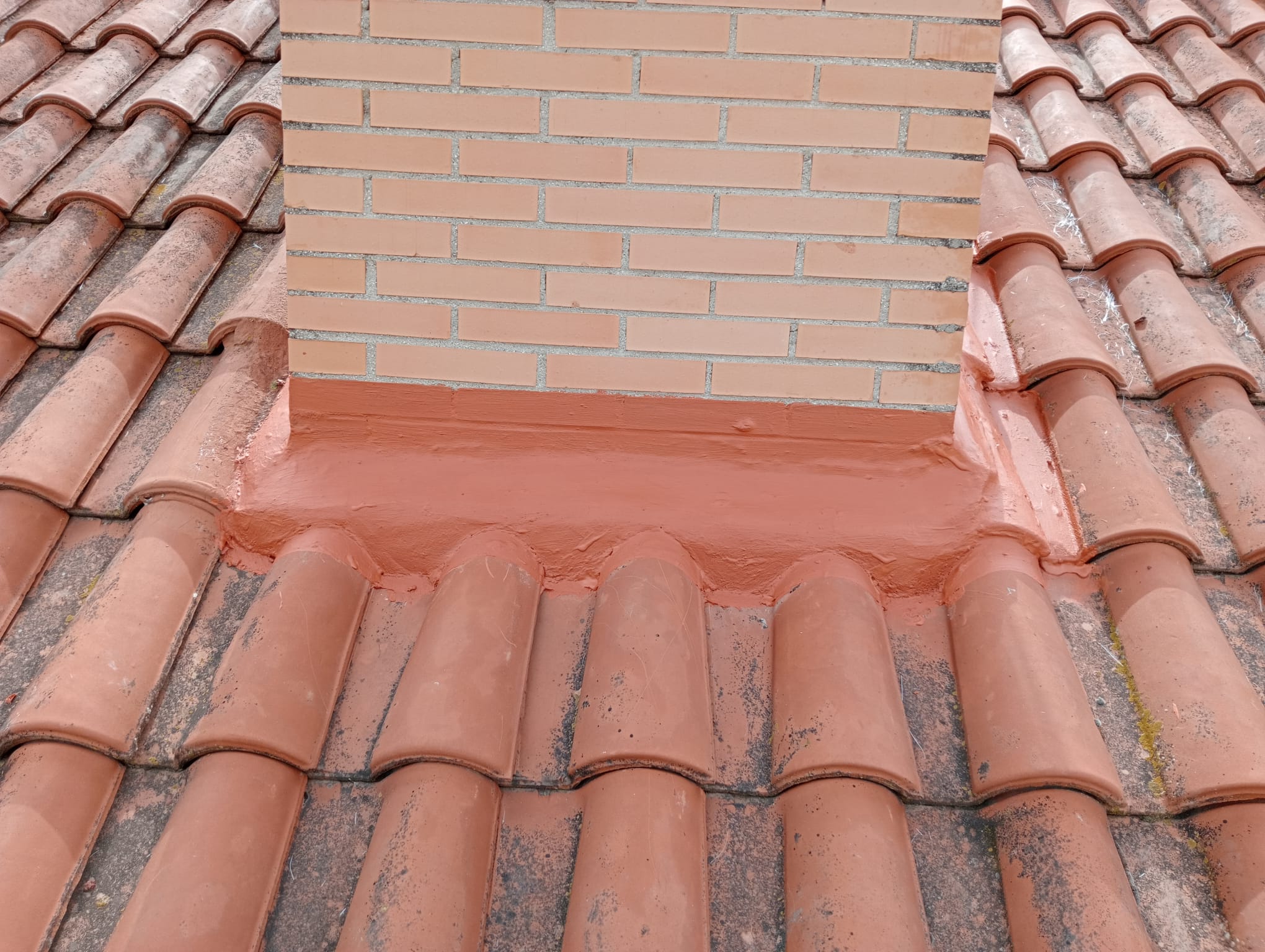 Trabajo de reparación de tejados realizado en Meco