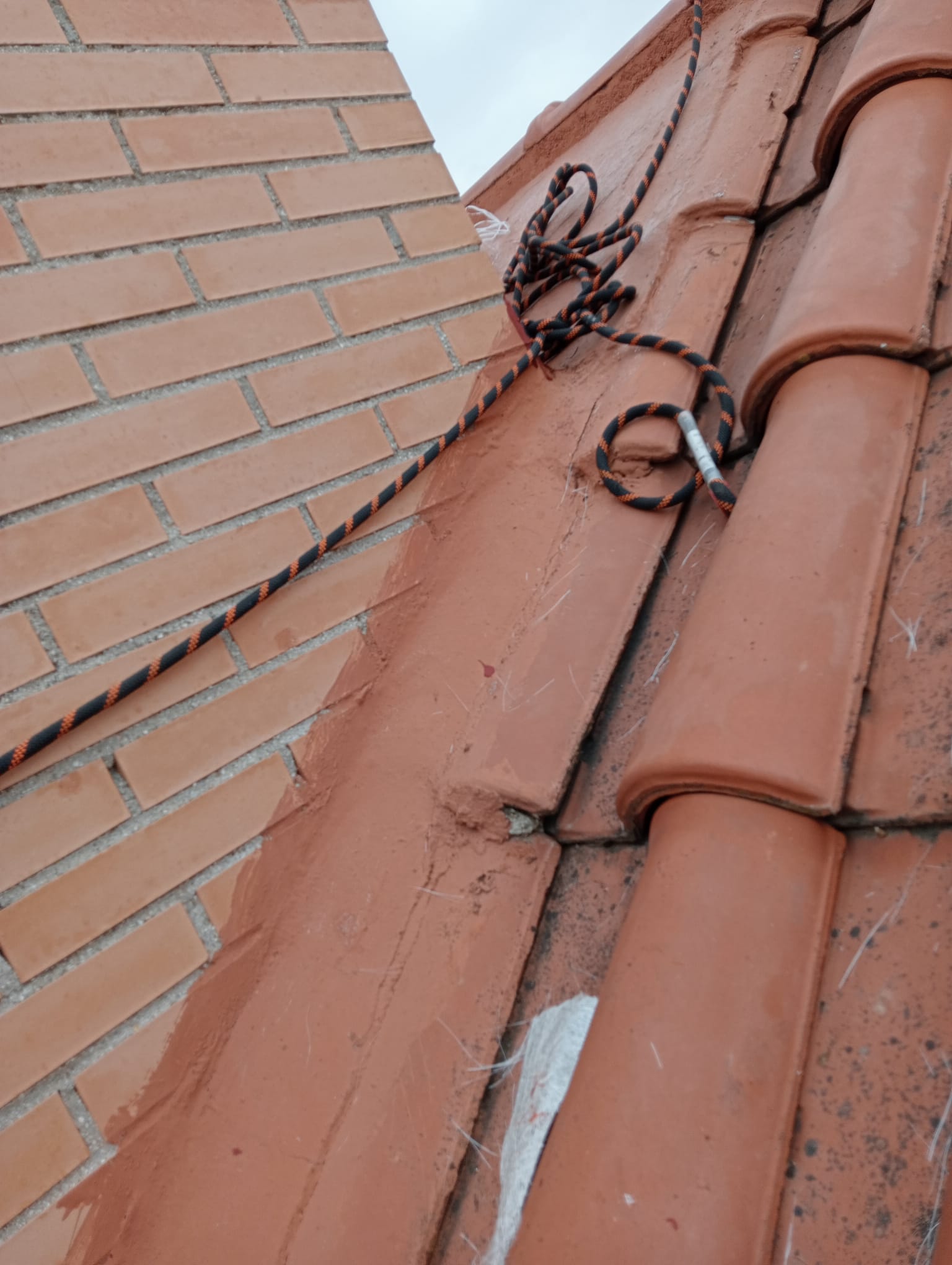 Trabajo de reparación de tejados realizado en La Acebeda
